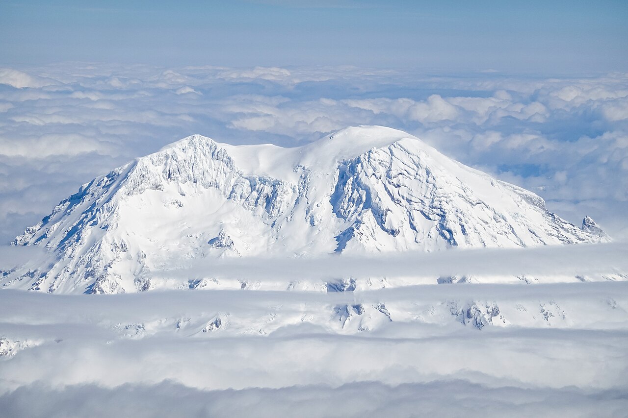 Rainier Aerial West Close Washington Mar23 R16 07149